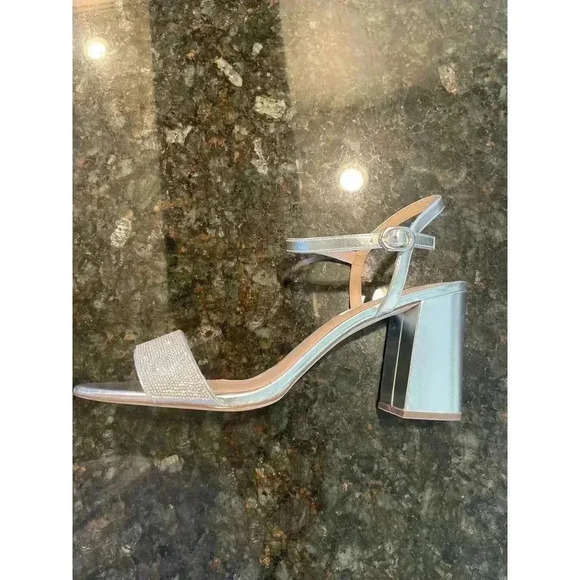 Nina New York silver heels size 11. Silver with rhinestone accents . - Picture 6 of 7